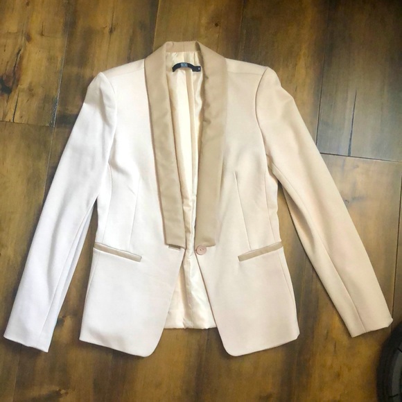 Nude Blazer with faux leather Lapel - Picture 2 of 5